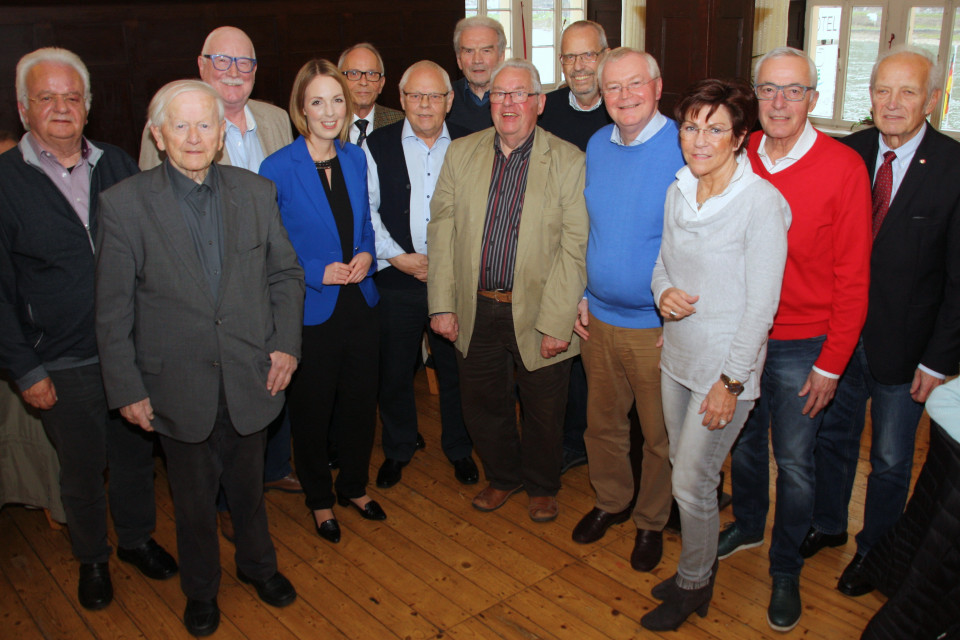 Mitglieder des frisch gewhlten Kreisvorstandes der Senioren Union Neuwied zusammen mit MdL Ellen Demuth und Staatsminister a.D. Heinz Schwarz.